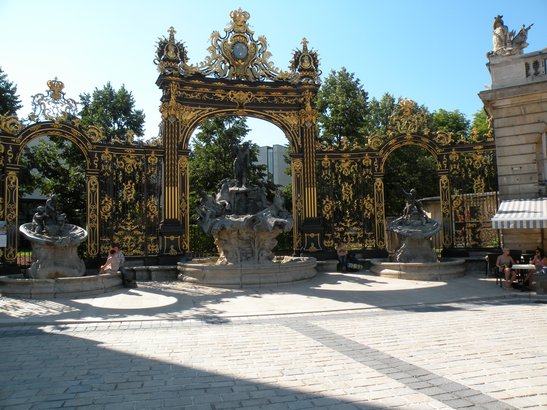  Fontaine de Neptune, place Stan